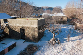 Zove Rural Cottage with garden views